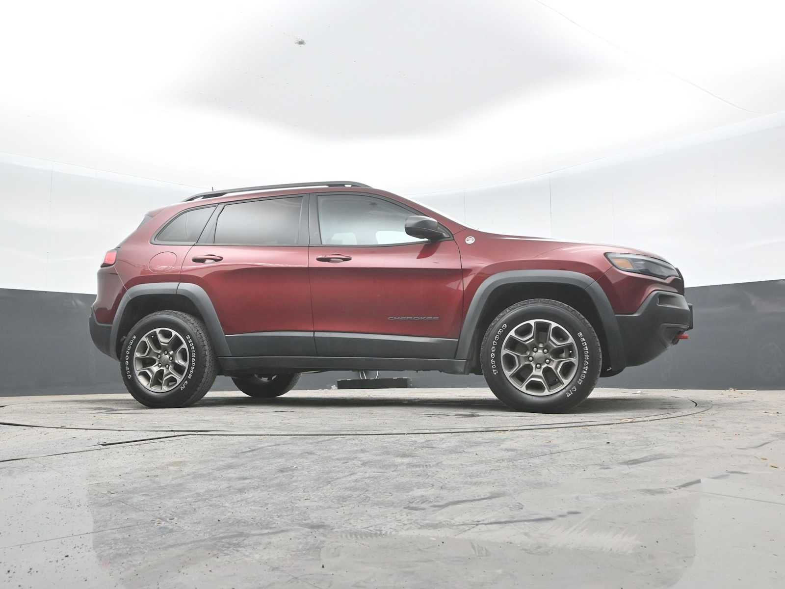 2021 Jeep CHEROKEE Base