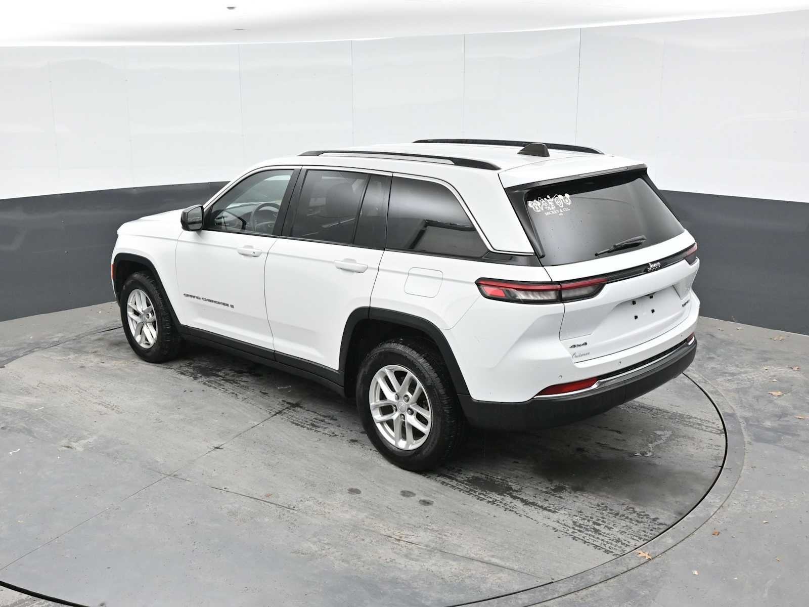 2023 Jeep Grand Cherokee Laredo