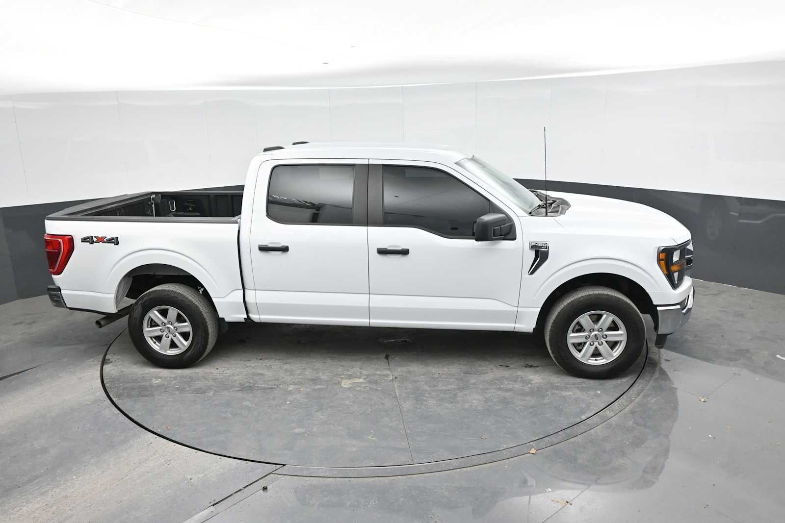2023 Ford F150 SUPERCREW Base