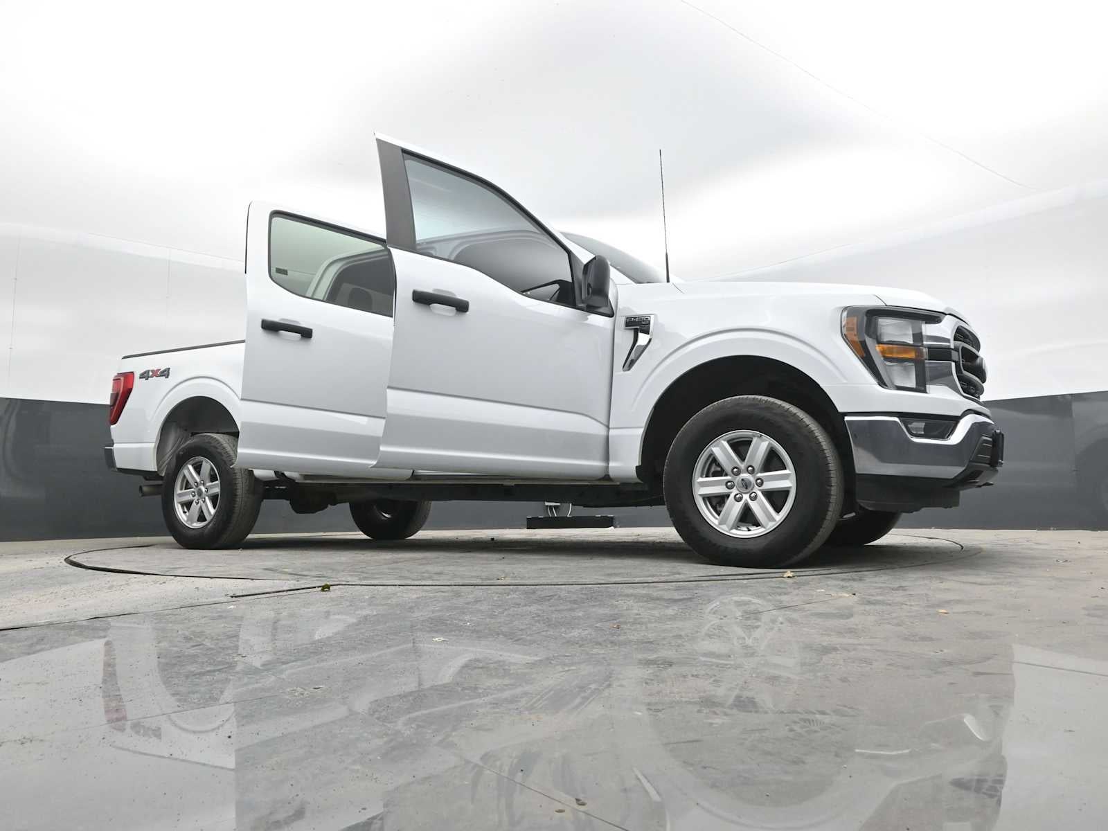 2023 Ford F150 SUPERCREW Base