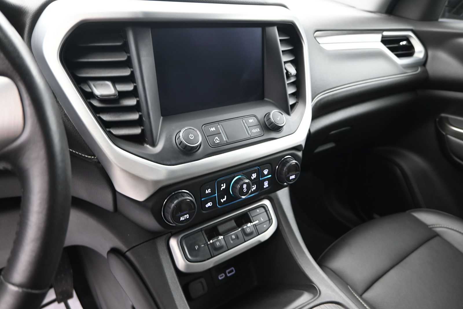 2022 GMC Acadia SLT
