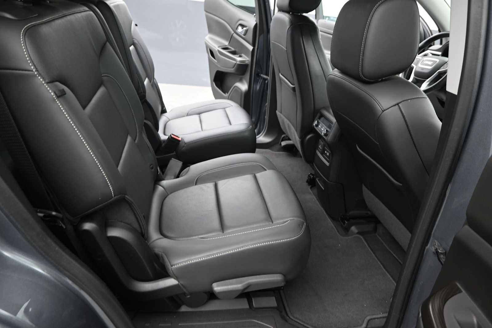 2022 GMC Acadia SLT