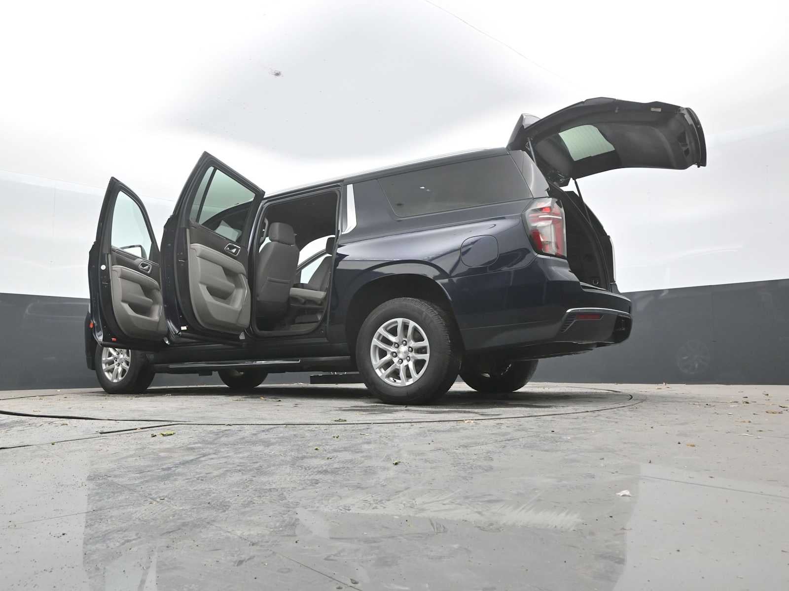 2022 Chevrolet Suburban LS