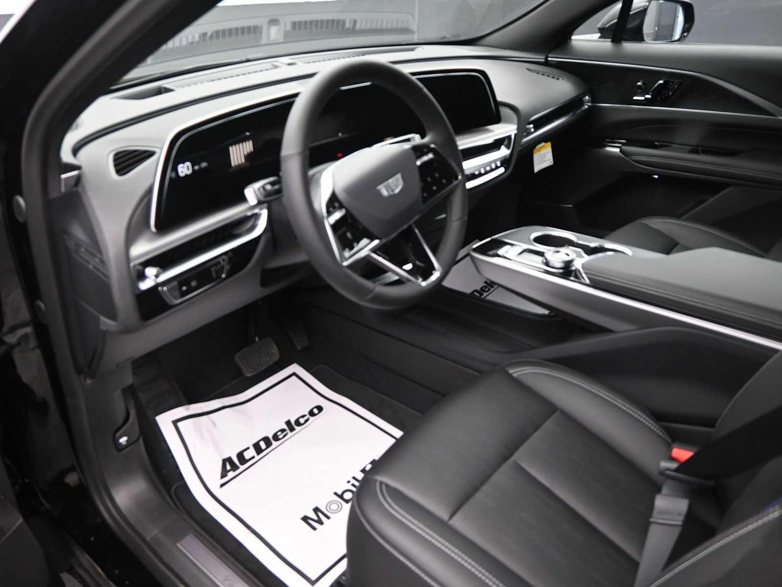 2025 Cadillac LYRIQ Luxury 1