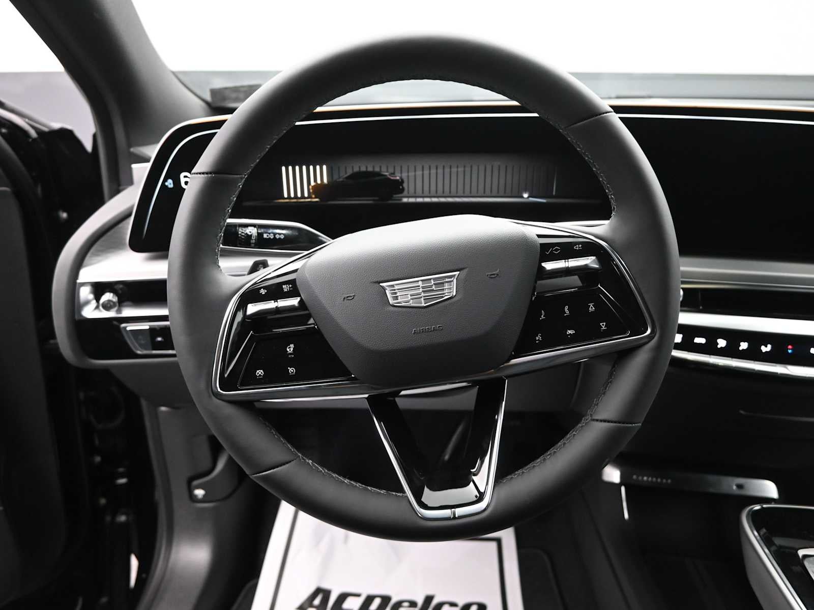 2025 Cadillac LYRIQ Luxury 1