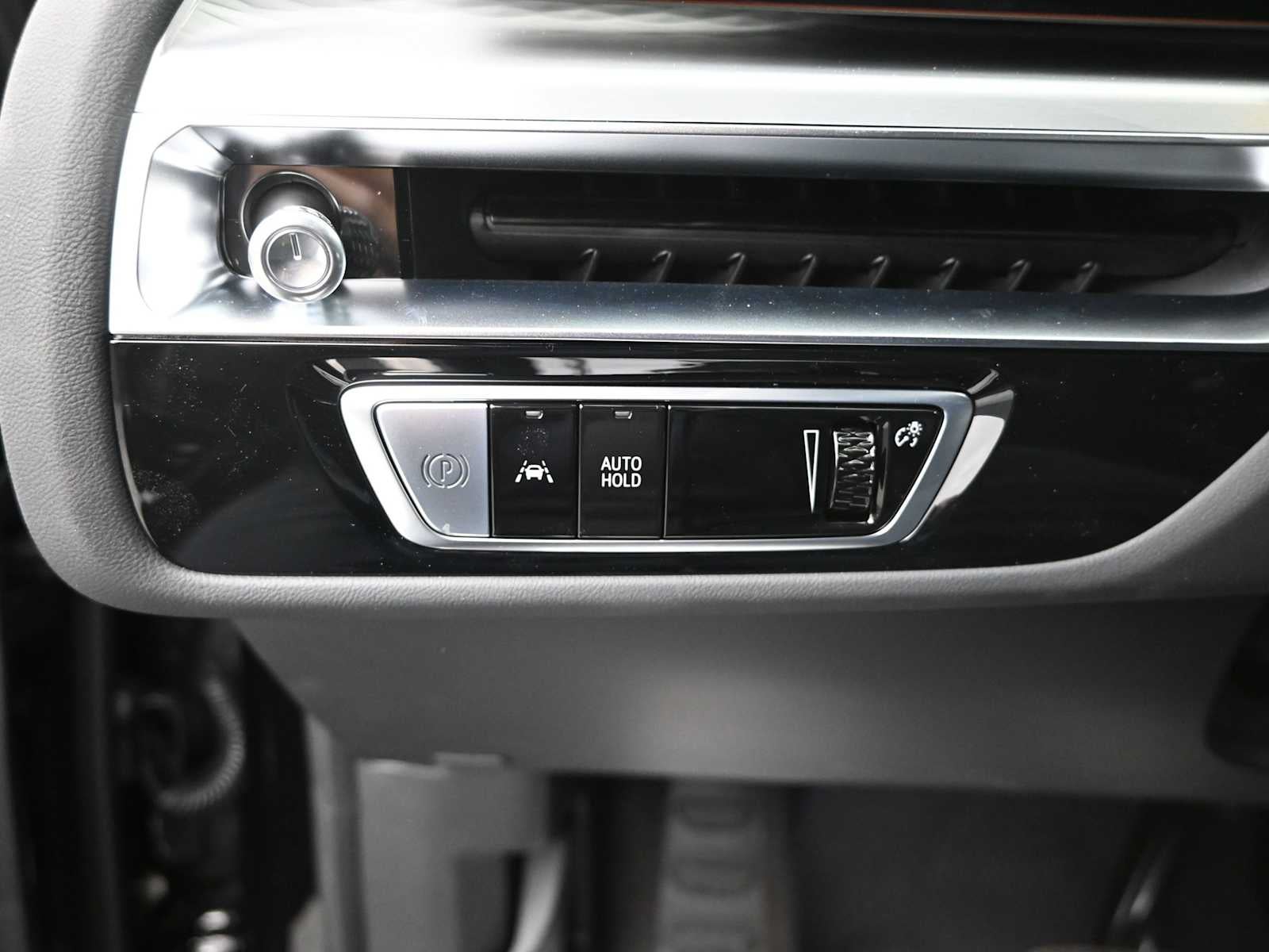 2025 Cadillac LYRIQ Luxury 1