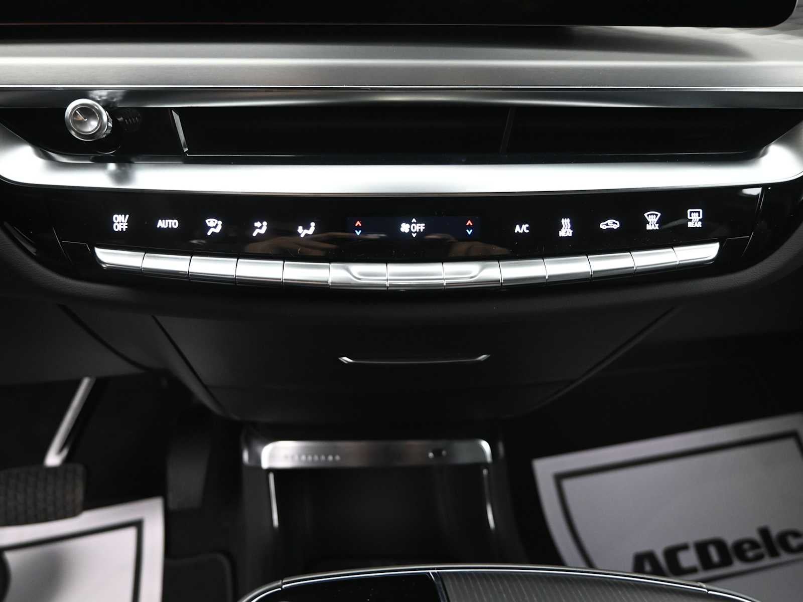 2025 Cadillac LYRIQ Luxury 1