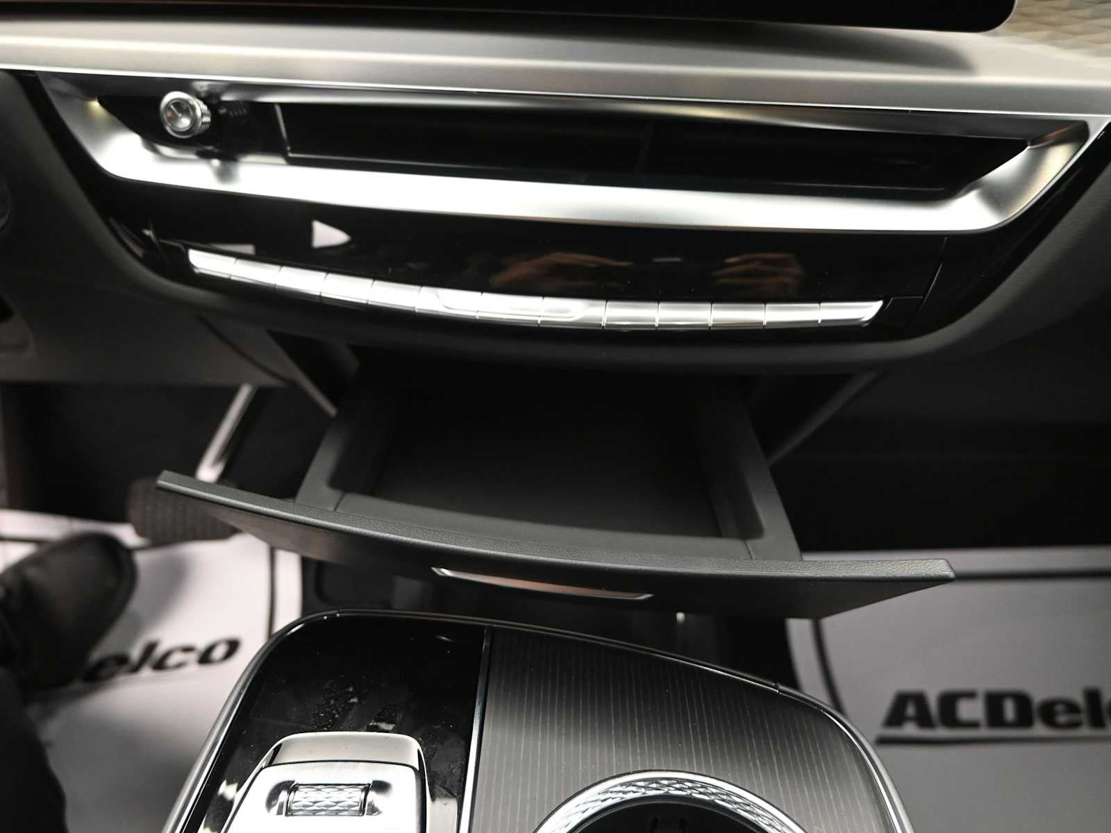 2025 Cadillac LYRIQ Luxury 1