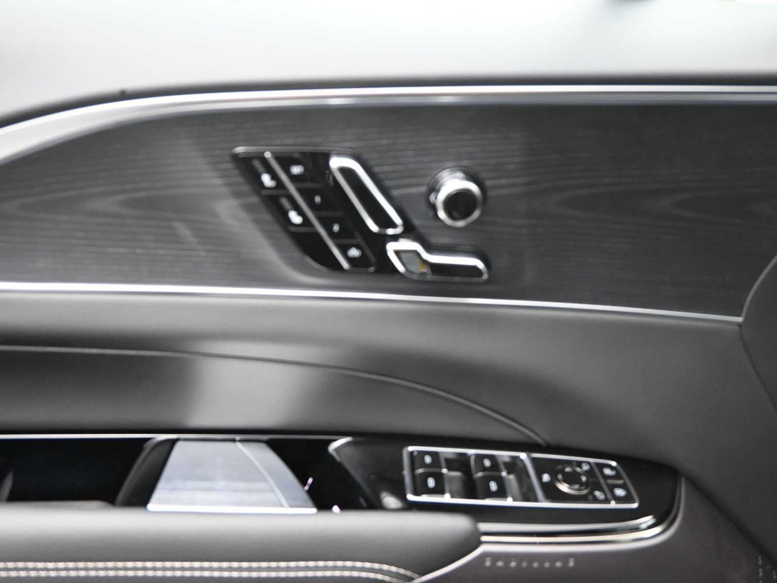 2025 Cadillac LYRIQ Luxury 1