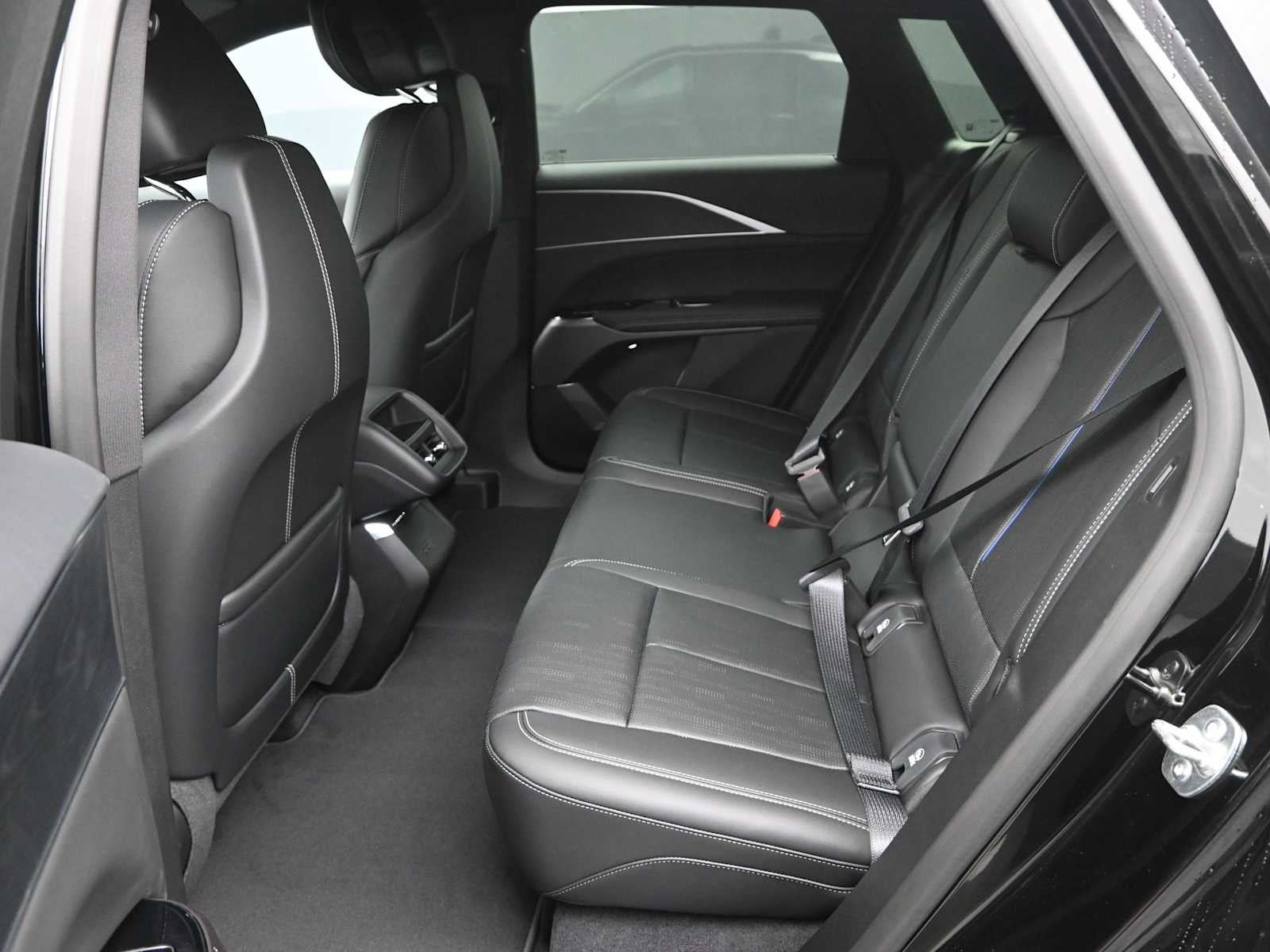 2025 Cadillac LYRIQ Luxury 1