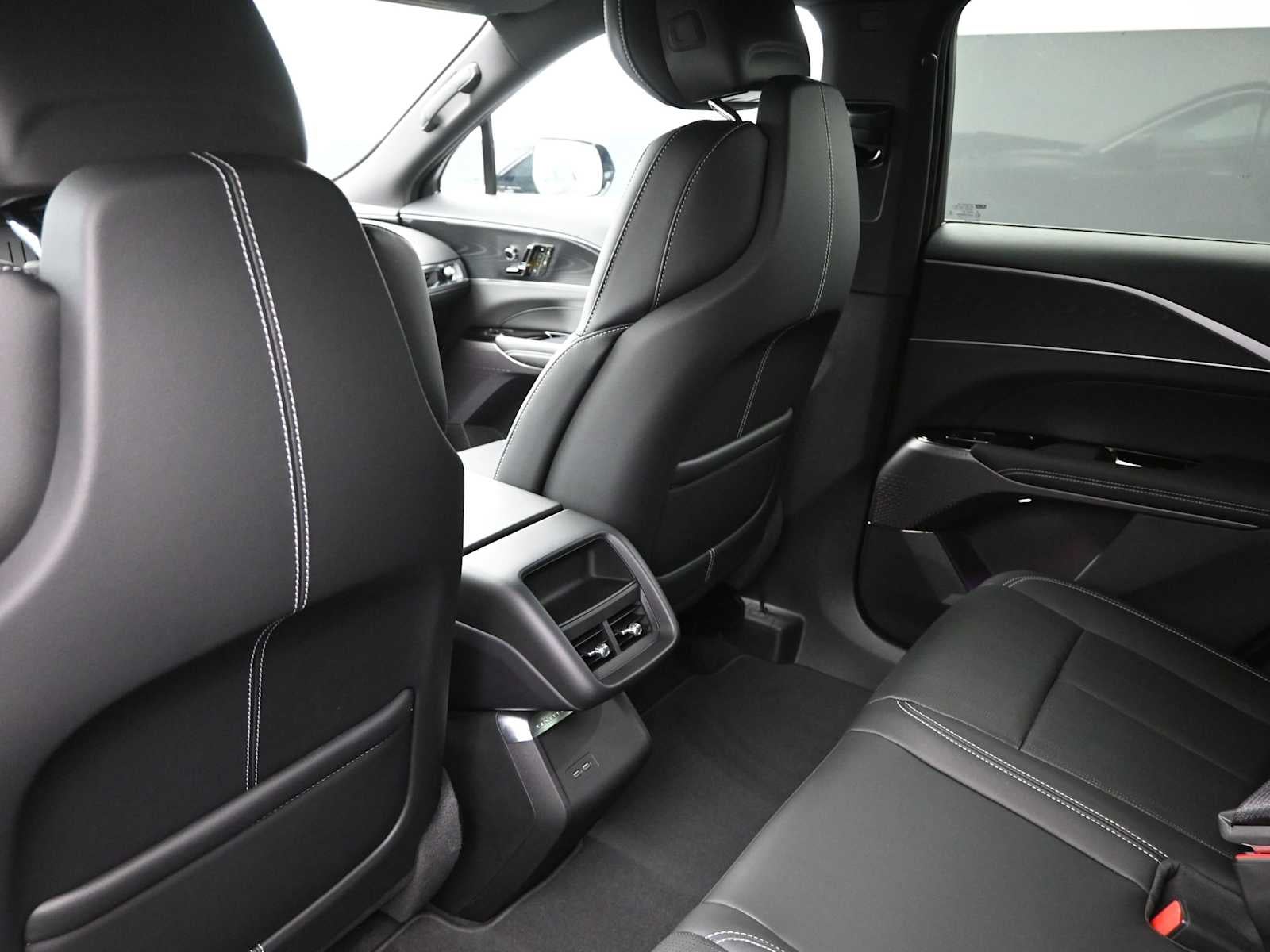 2025 Cadillac LYRIQ Luxury 1