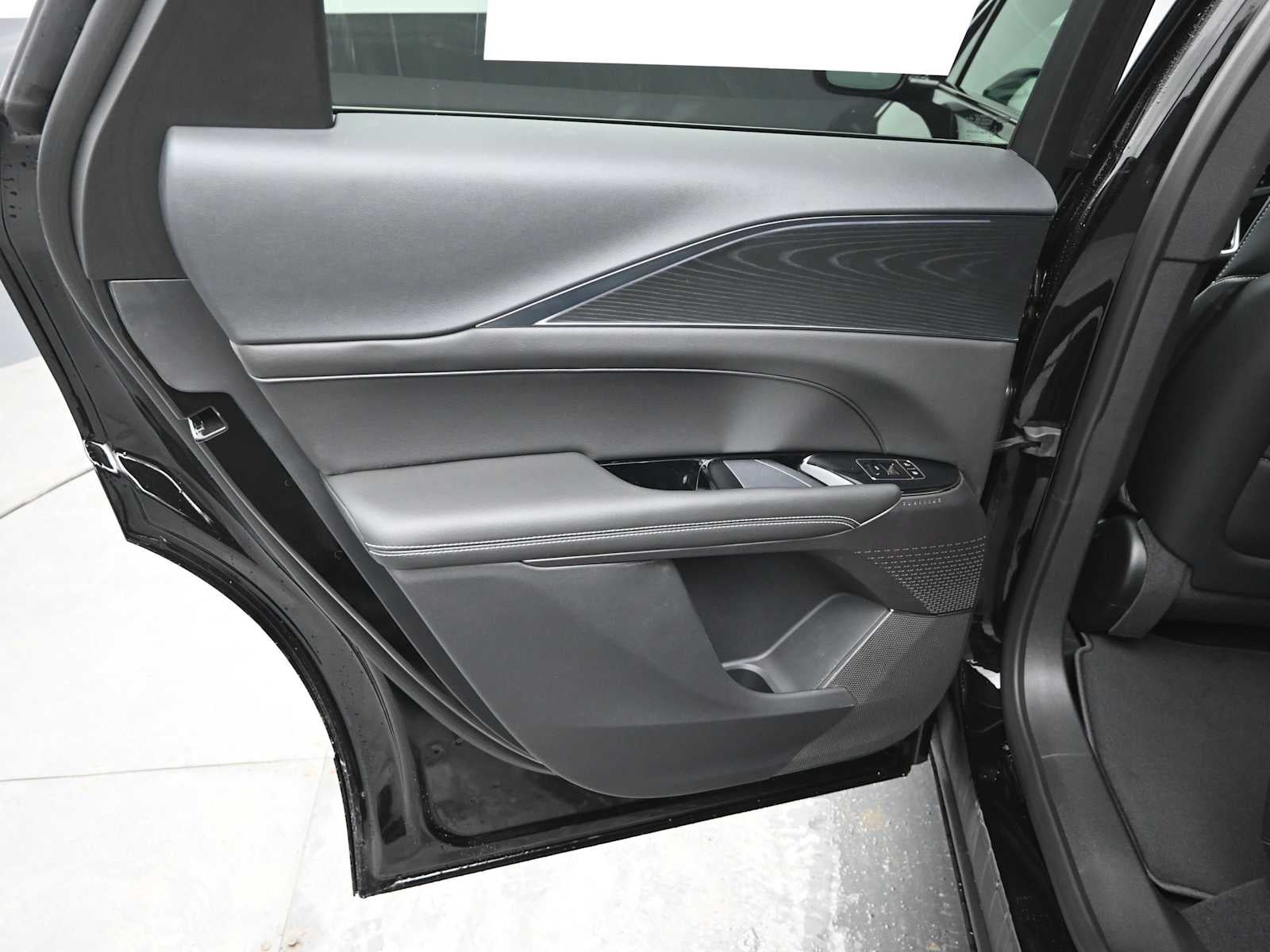 2025 Cadillac LYRIQ Luxury 1