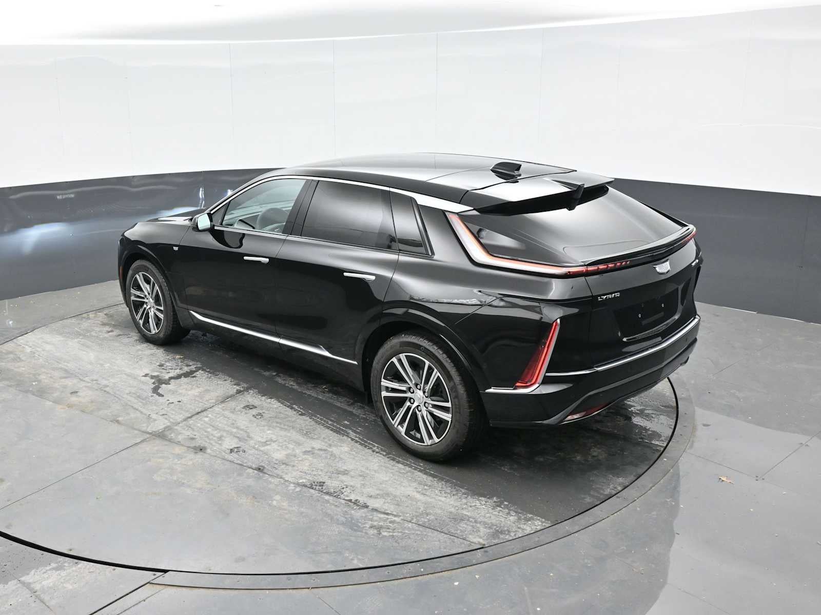 2025 Cadillac LYRIQ Luxury 1