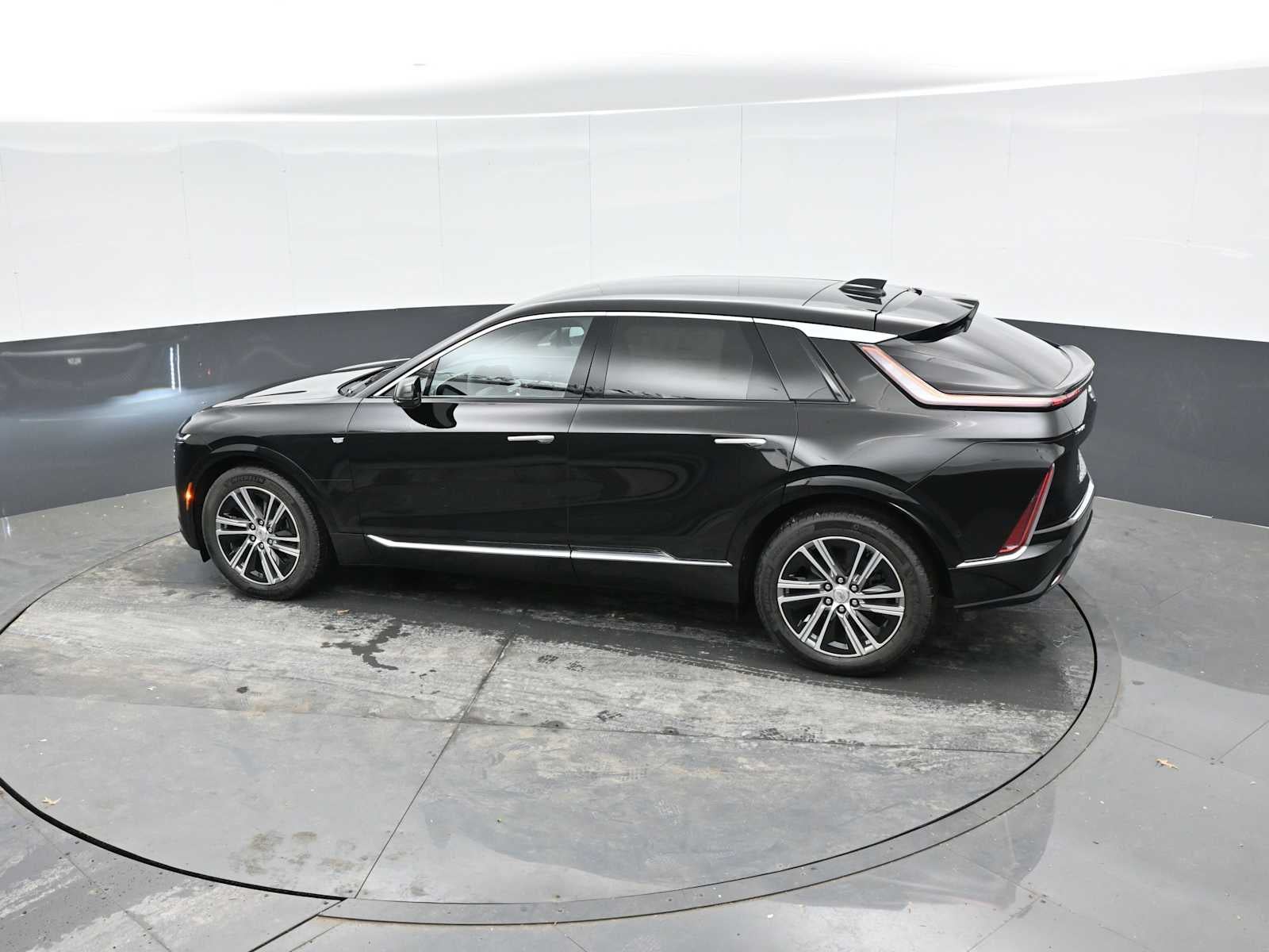 2025 Cadillac LYRIQ Luxury 1