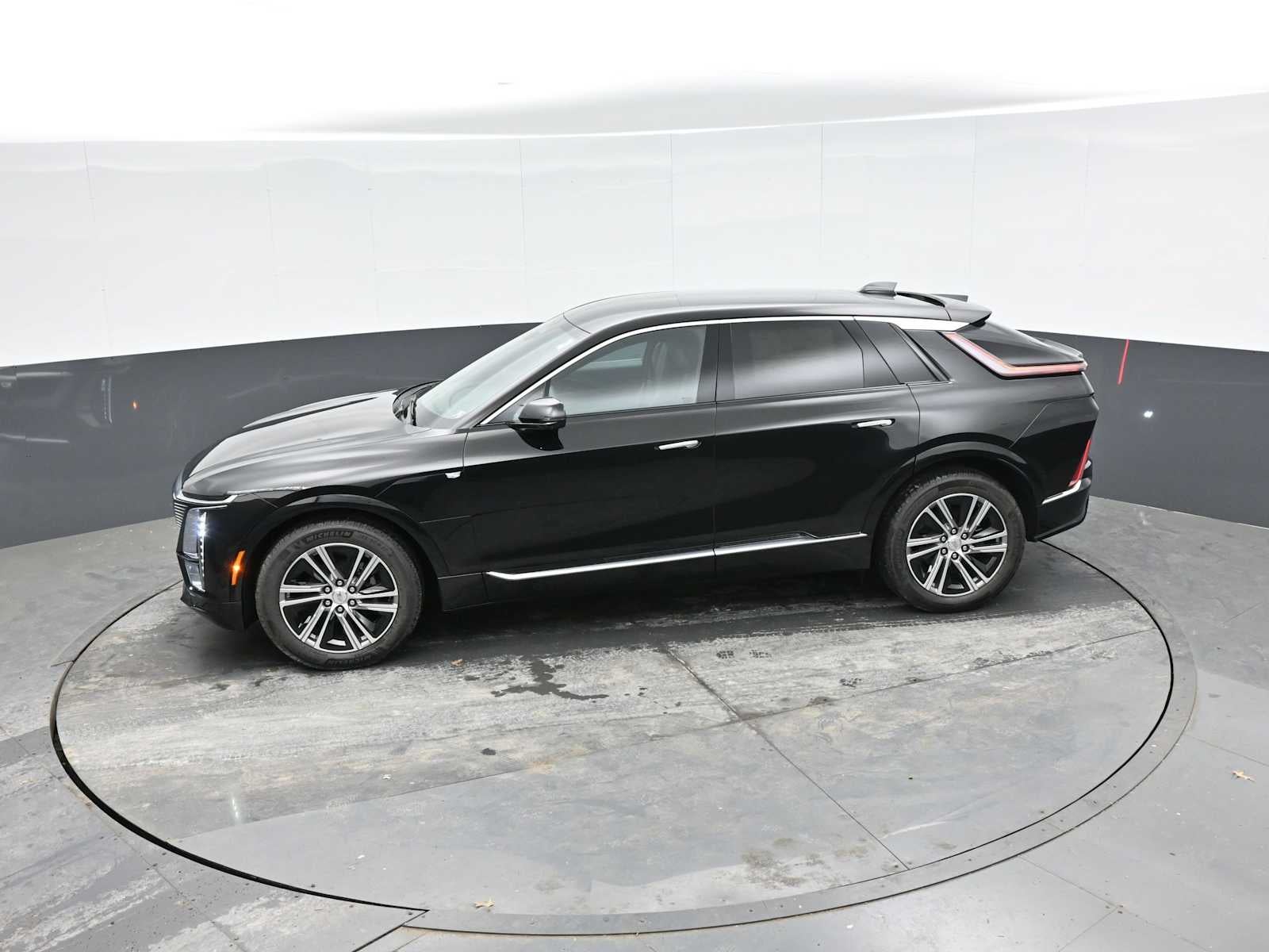 2025 Cadillac LYRIQ Luxury 1