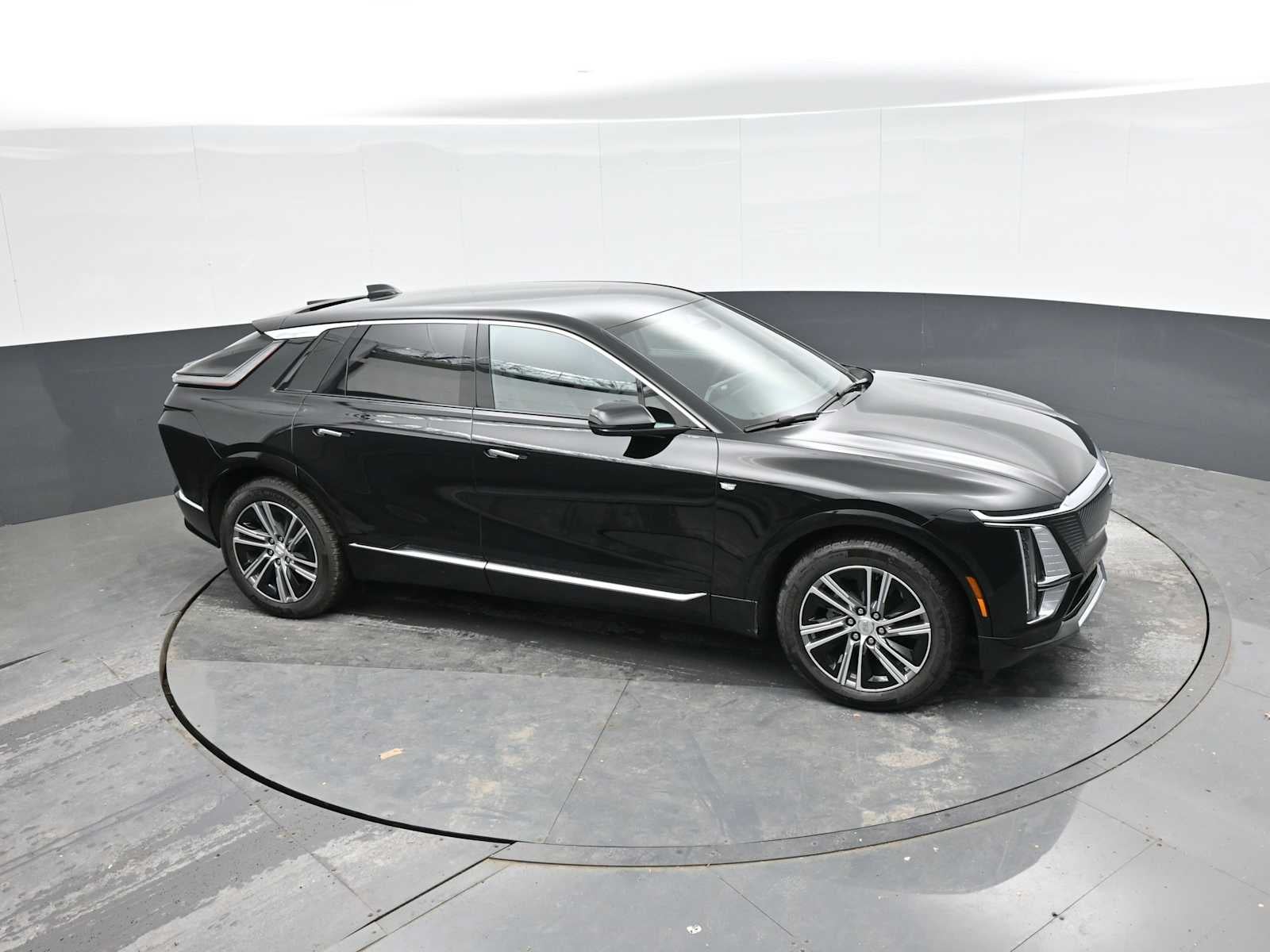 2025 Cadillac LYRIQ Luxury 1