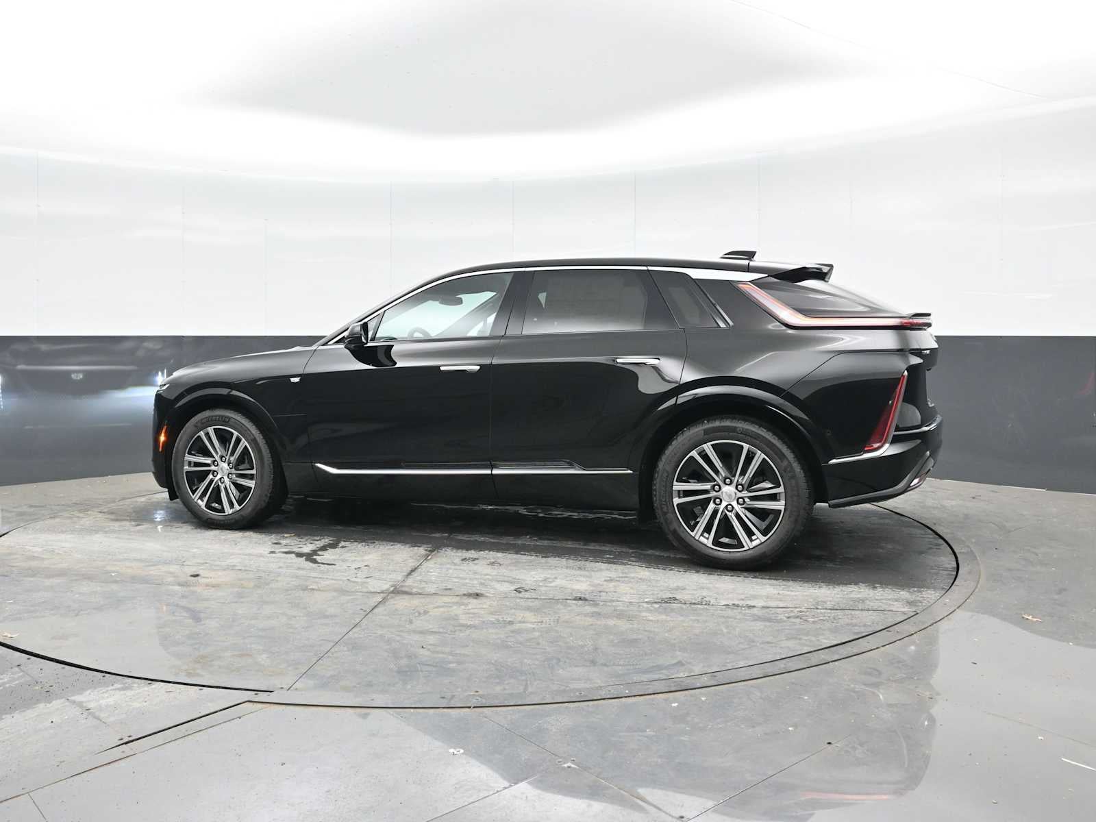 2025 Cadillac LYRIQ Luxury 1