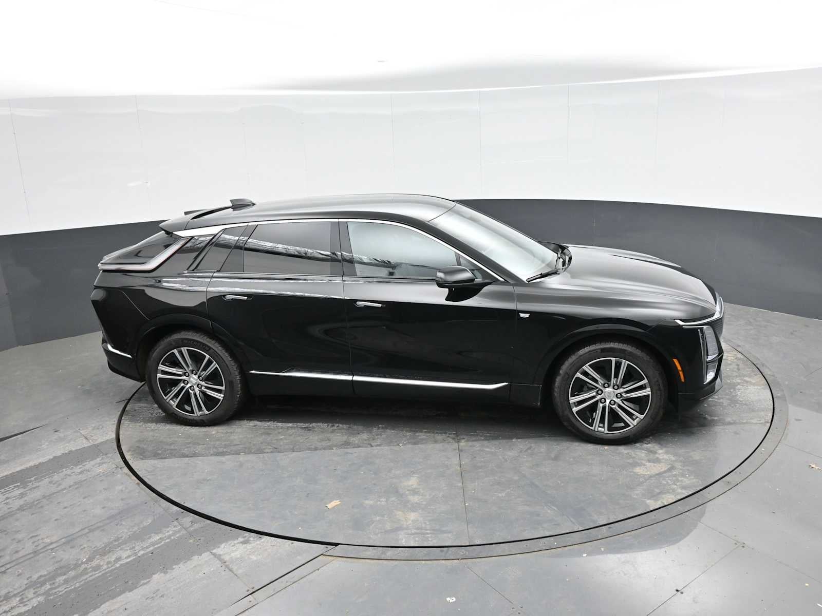 2025 Cadillac LYRIQ Luxury 1