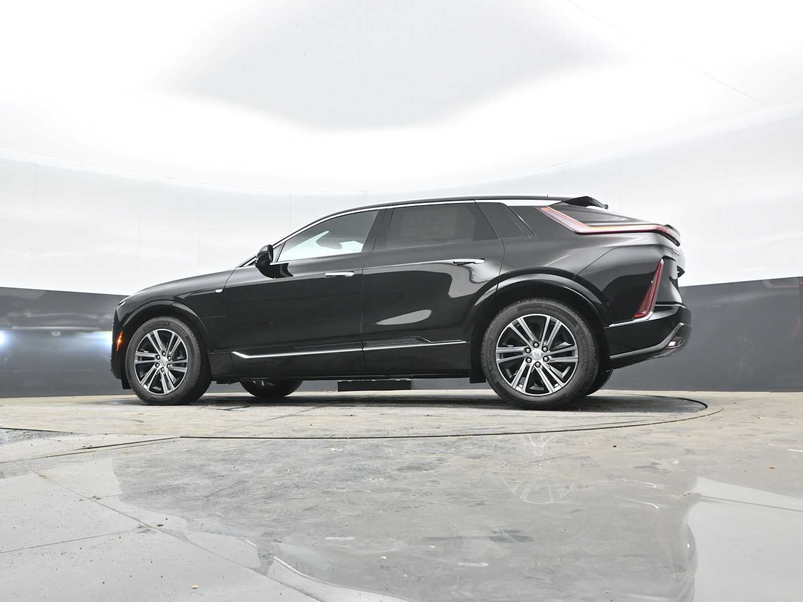 2025 Cadillac LYRIQ Luxury 1