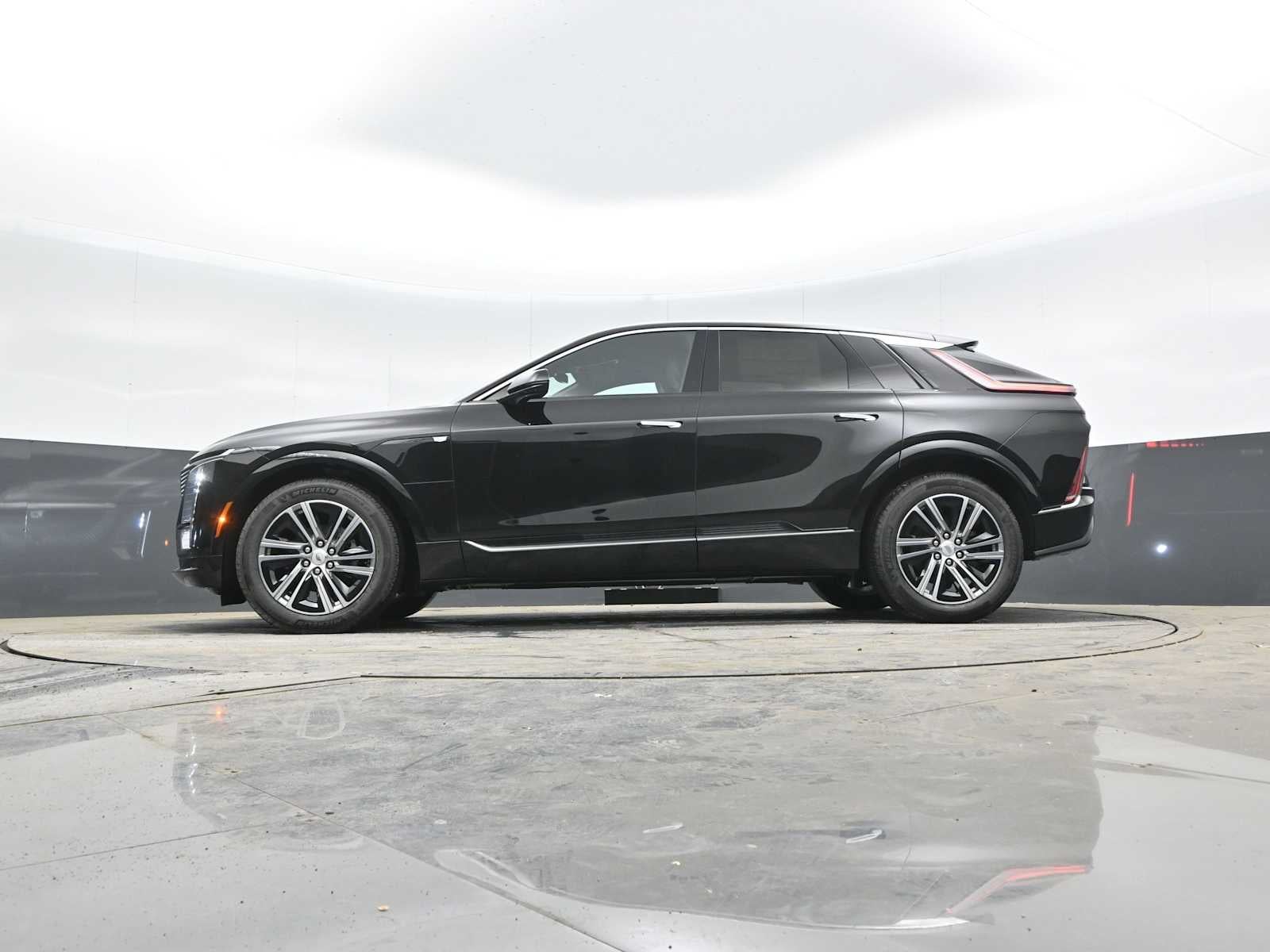 2025 Cadillac LYRIQ Luxury 1