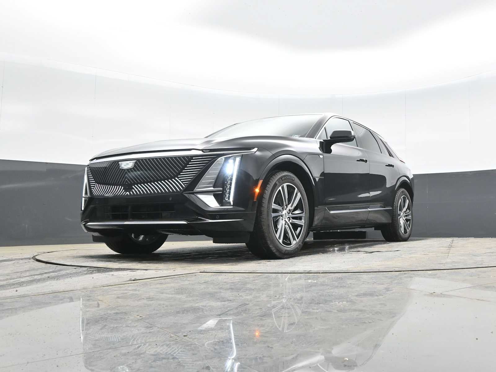 2025 Cadillac LYRIQ Luxury 1