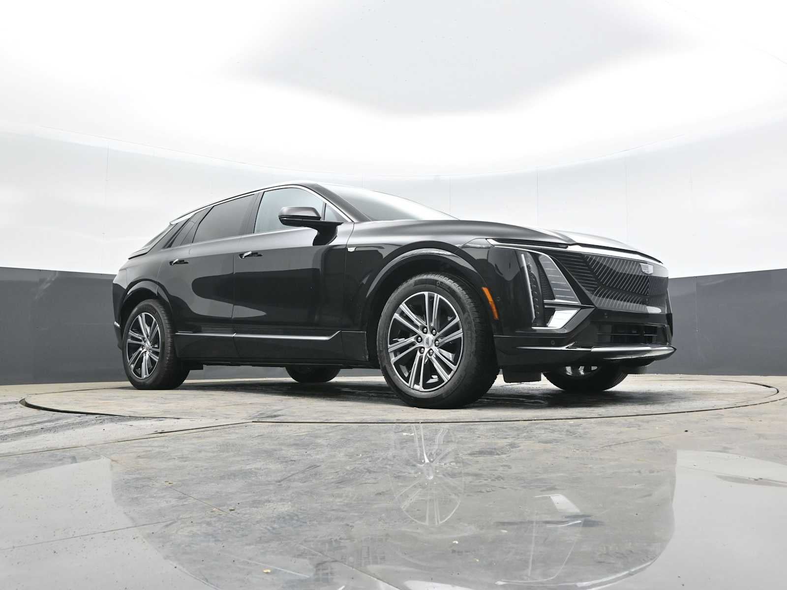 2025 Cadillac LYRIQ Luxury 1