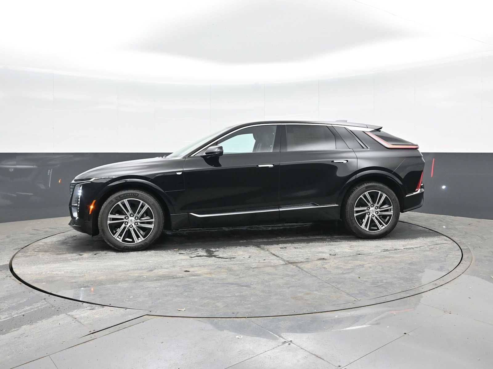 2025 Cadillac LYRIQ Luxury 1