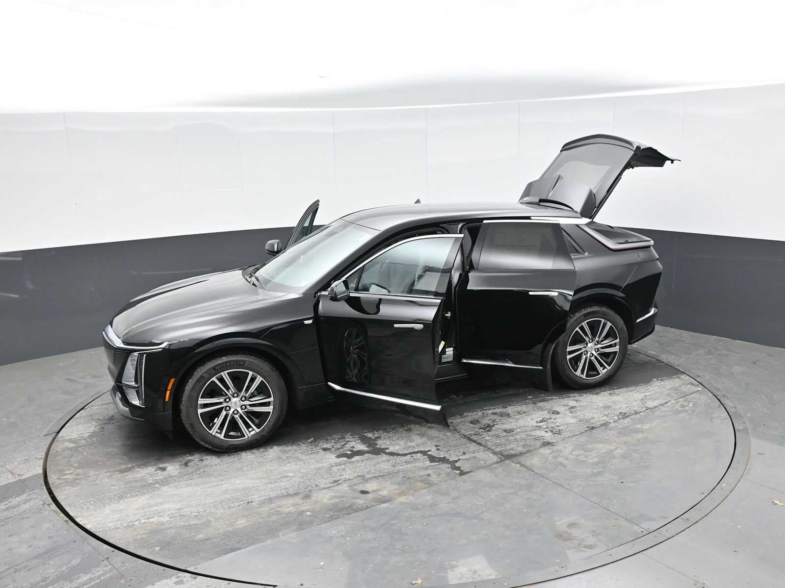 2025 Cadillac LYRIQ Luxury 1