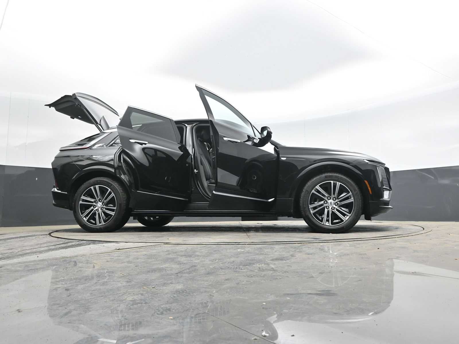 2025 Cadillac LYRIQ Luxury 1