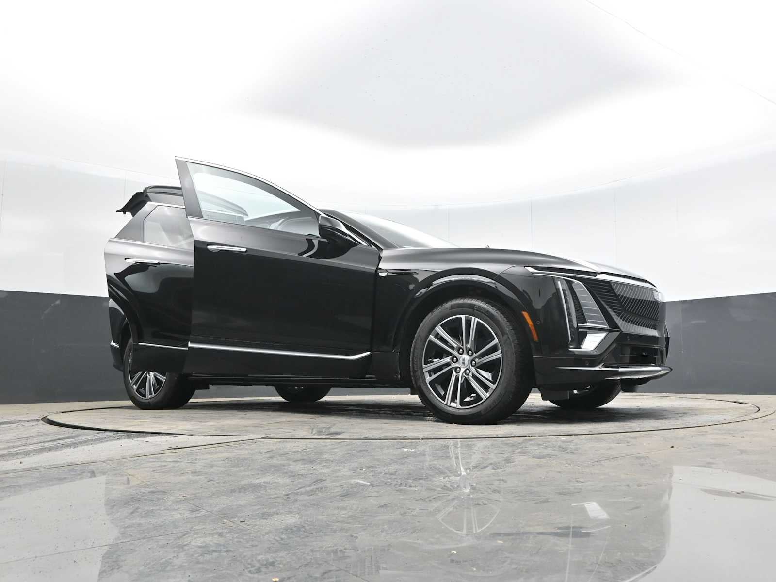 2025 Cadillac LYRIQ Luxury 1