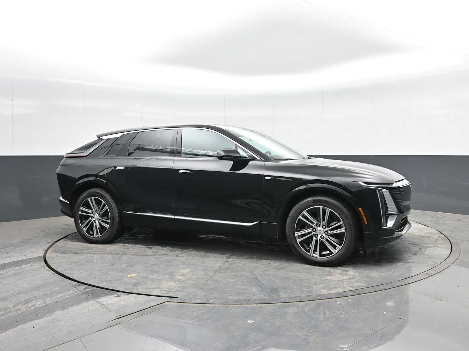 2025 Cadillac LYRIQ Luxury 1