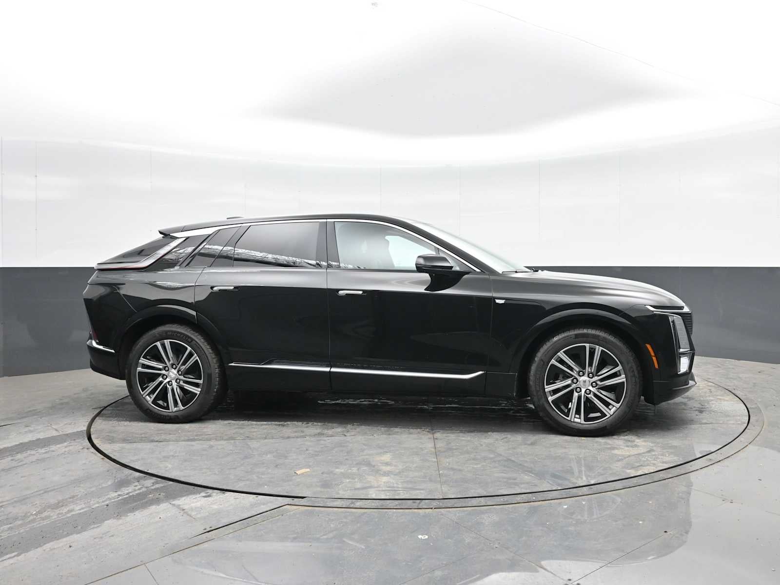 2025 Cadillac LYRIQ Luxury 1