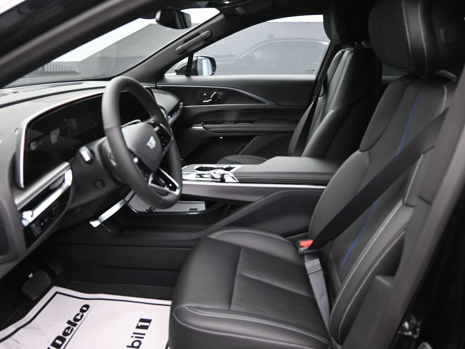 2025 Cadillac LYRIQ Luxury 1