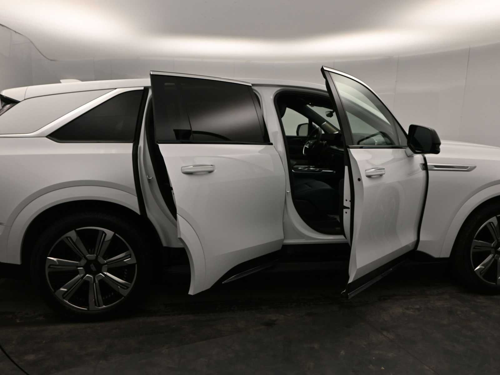 2025 Cadillac ESCALADE IQ Luxury 2