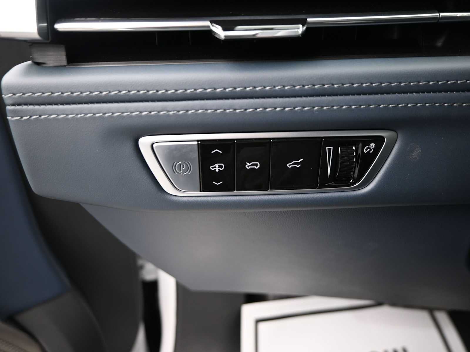 2025 Cadillac ESCALADE IQ Luxury 2