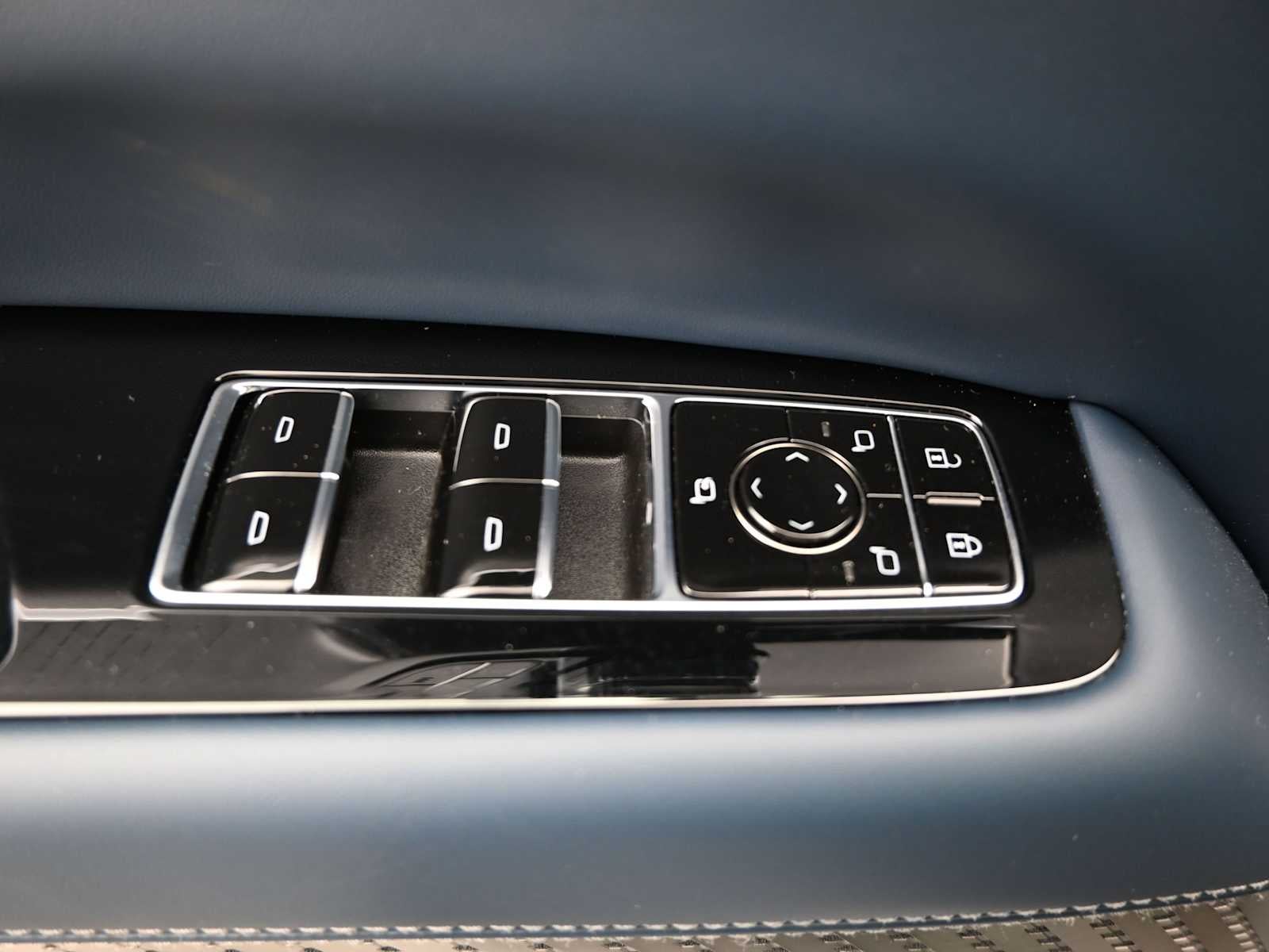 2025 Cadillac ESCALADE IQ Luxury 2