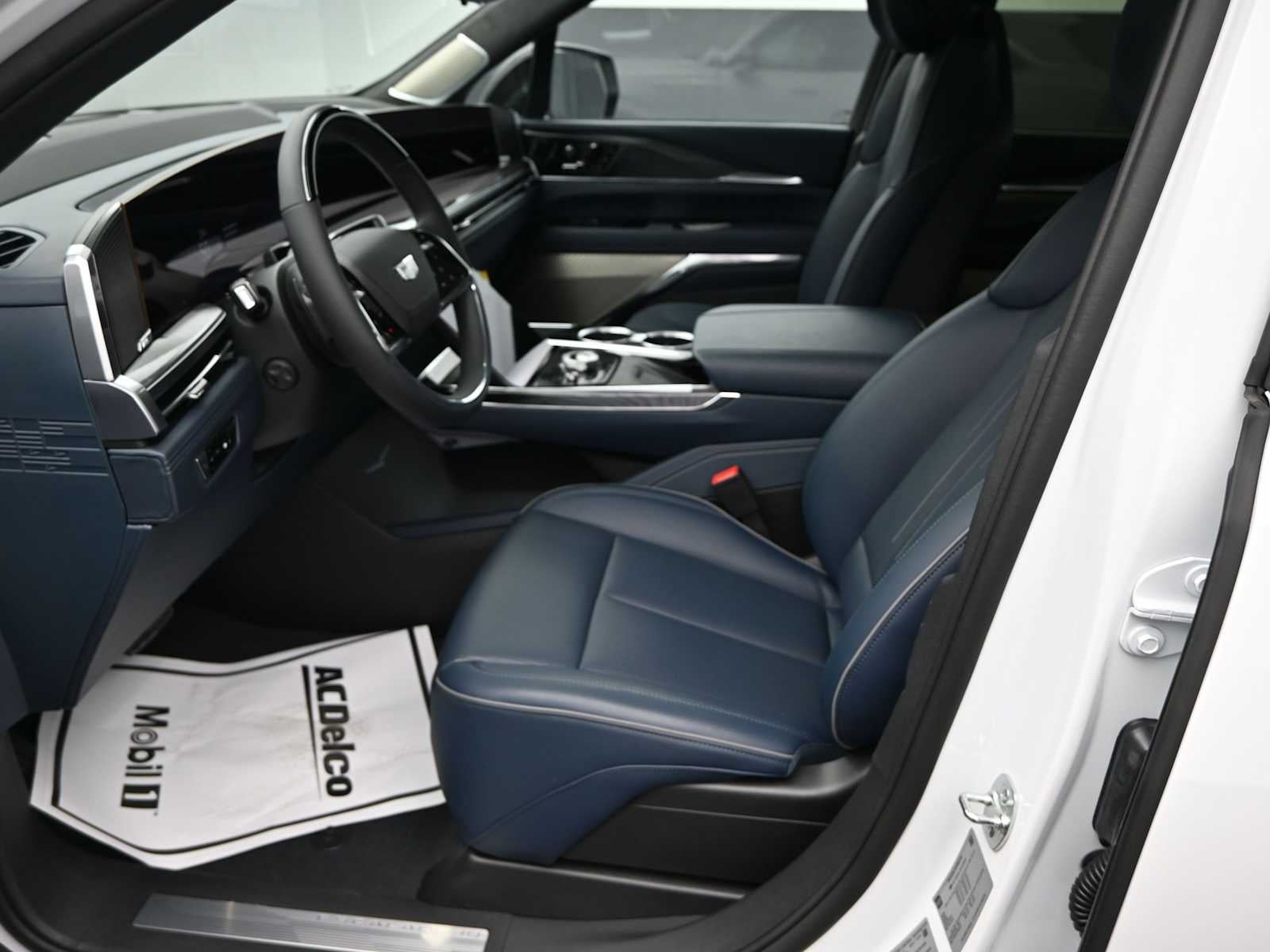 2025 Cadillac ESCALADE IQ Luxury 2