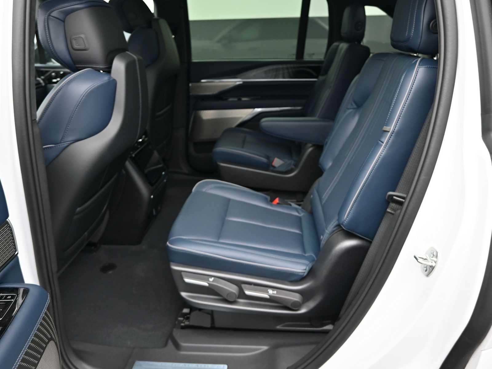 2025 Cadillac ESCALADE IQ Luxury 2