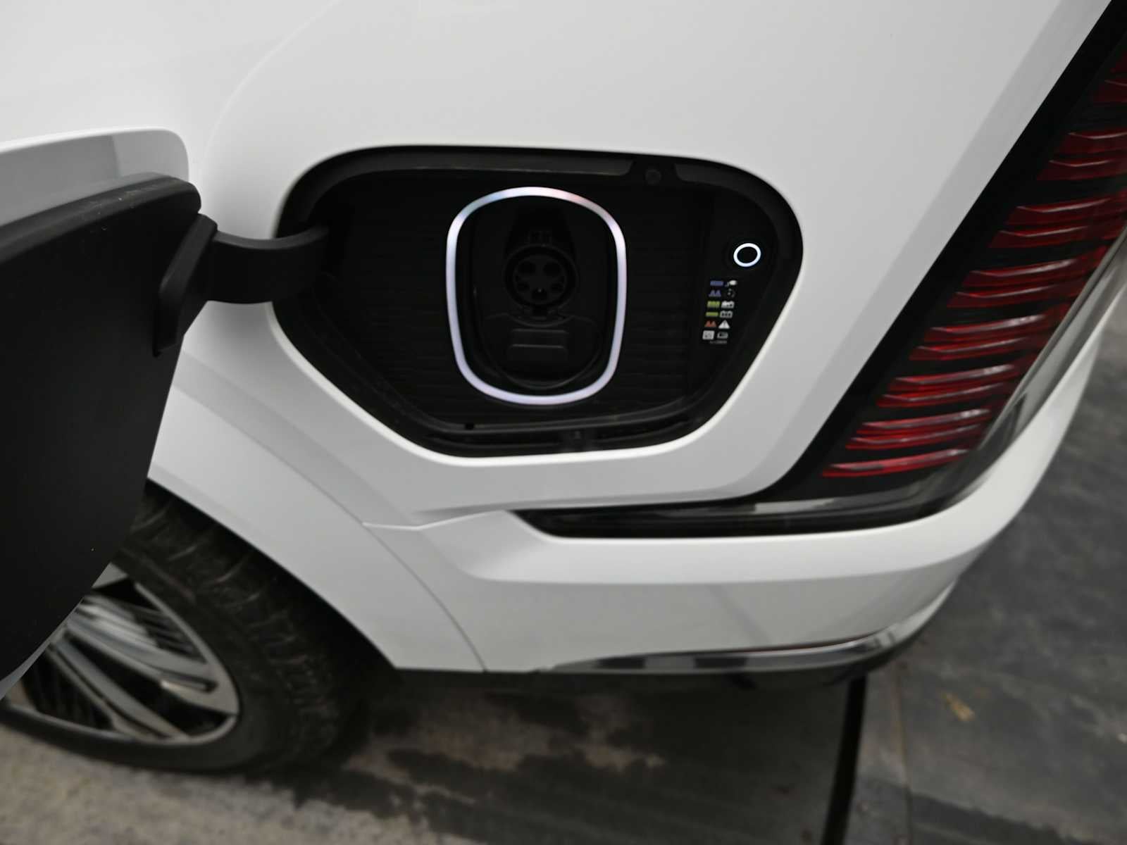 2025 Cadillac ESCALADE IQ Luxury 2