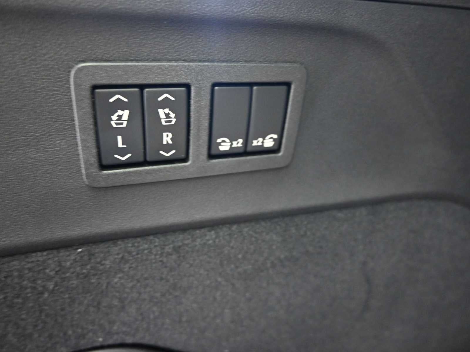 2025 Cadillac ESCALADE IQ Luxury 2