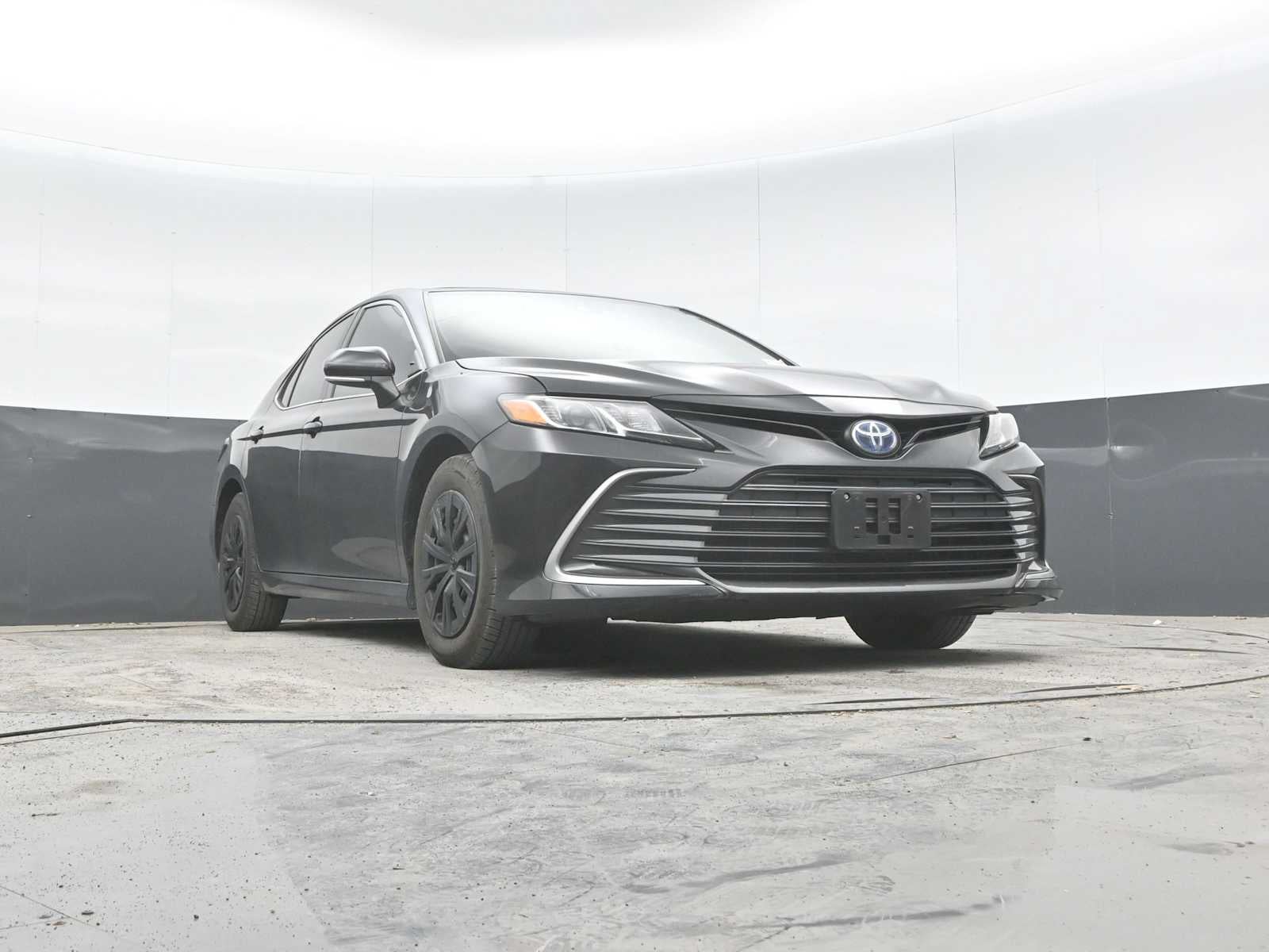2022 Toyota Camry Hybrid LE