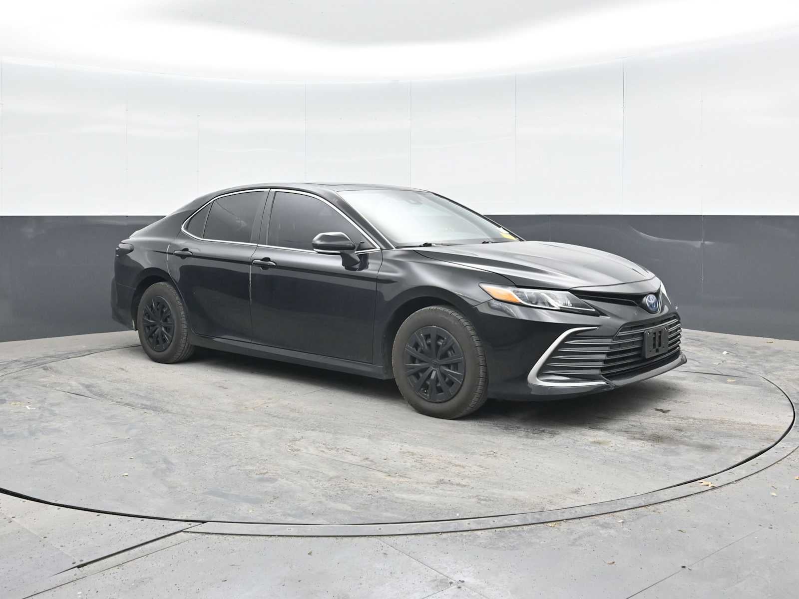 2022 Toyota Camry Hybrid LE