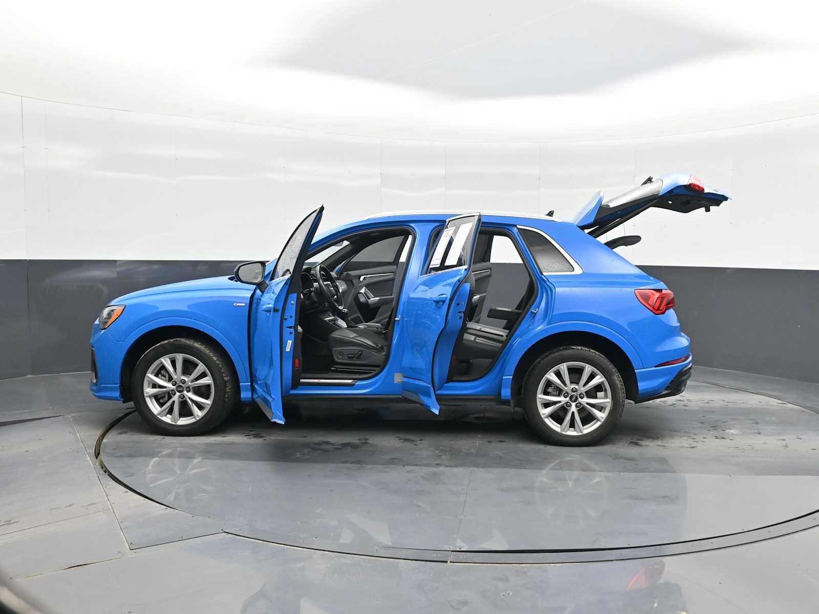 2022 Audi Q3 S line Premium