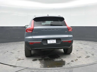 2023 Volvo XC40 Plus Dark Theme