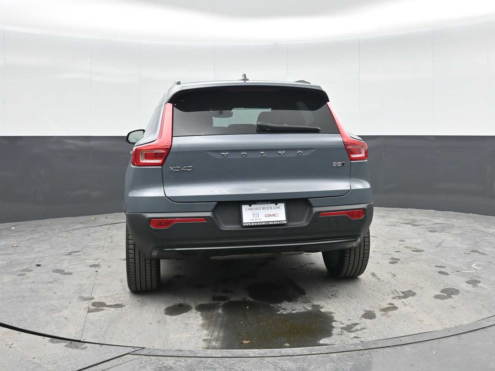 2023 Volvo XC40 Plus Dark Theme