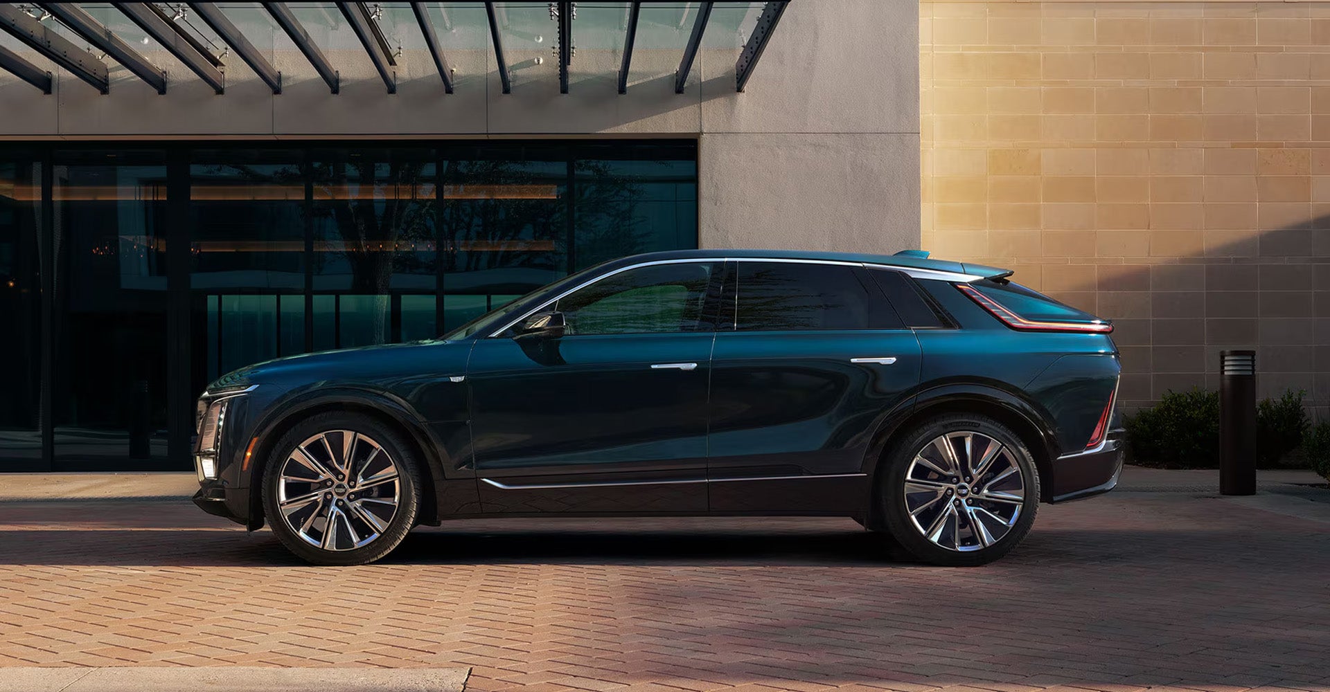 2026 Cadillac LYRIQ & LYRIQ-V Specs